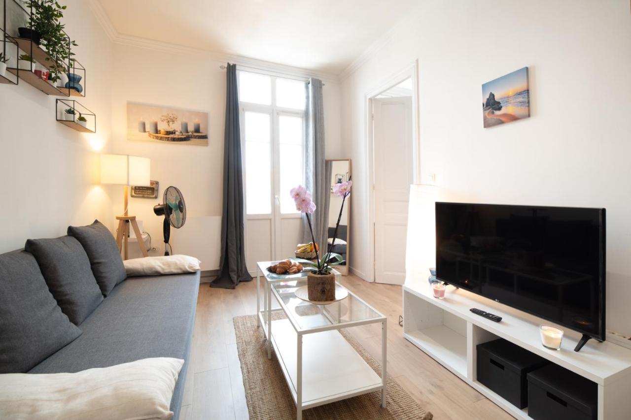 Private Independant Flat - Lourdes City Center - 2 Balconies Buitenkant foto