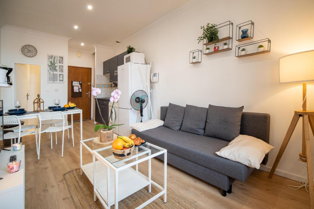 Private Independant Flat - Lourdes City Center - 2 Balconies Buitenkant foto